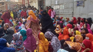 বকেয়া বেতন পরিশোধের দাবিতে শ্রমিক বিক্ষোভ