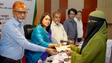 ৩২০ জন সাংবাদিক পেলেন ২ কোটি ১০ লাখ টাকার অনুদান