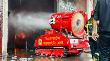শাহজালালের আগুন নিয়ন্ত্রণে ব্যবহার করা হয়েছে ফায়ারফাইটিং রোবট   