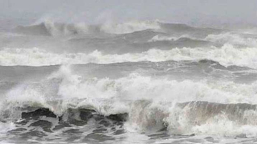 নিম্নচাপের প্রভাবে সাগর উত্তাল, সমুদ্র বন্দরগুলোতে ৩ নম্বর সতর্ক সংকেত বহাল