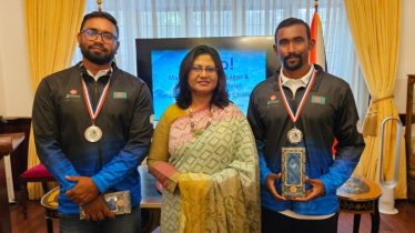 ৩৭ বছর পর ইংলিশ চ্যানেল পাড়ি, দুই সাঁতারুকে লন্ডনে বাংলাদেশ হাইকমিশনের অভ্যর্থনা