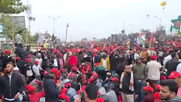 তারেক রহমানের অপেক্ষায় জনসমুদ্রে পরিণত ৩০০ ফিট এলাকা