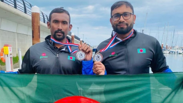 ৩৭ বছর পর ইংলিশ চ্যানেল পাড়ি দিলেন বাংলাদেশের দুই সাঁতারু 