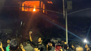 ফের ধানমন্ডি ৩২-এ ভাঙচুর-অগ্নিসংযোগ