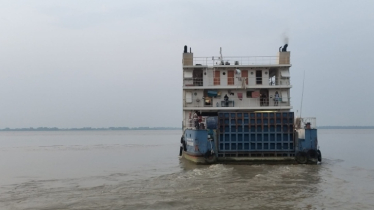 ৫ ঘণ্টা বন্ধ থাকার পর দৌলতদিয়া-পাটুরিয়া নৌরুটে ফেরি চলাচল শুরু