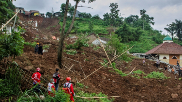 সতর্কতা মানেনি কেউ; জাভায় ভূমিধসে নিহত ২, নিখোঁজ ২১