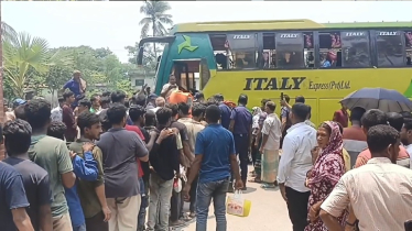 উদ্ধার হওয়া ৭৫ জন বাংলাদেশিকে পরিবারের কাছে হস্তান্তর