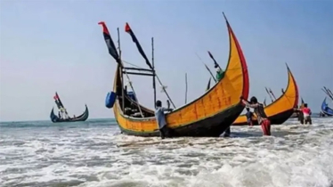 ৫৮ দিনের নিষেধাজ্ঞা শেষে সাগরে শিকারে নামলেন জেলেরা