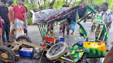 যাত্রীবাহী বাসের চাপায় অটোরিকশার ৩ যাত্রী নিহত