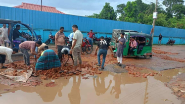এবার সড়ক মেরামত করলো রামগড় বিএনপি 