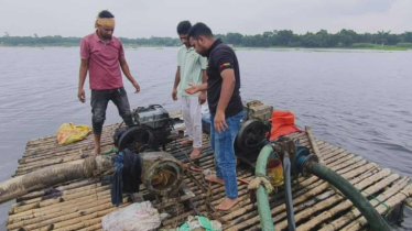 রাজবাড়ীতে অবৈধভাবে মাটি ও বালু কাটার দায়ে ৫ ড্রেজার ধ্বংস