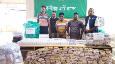 অবৈধ পথে আনা ৫০ লাখ টাকার চোরাচালানী পণ্যসহ আটক ৪