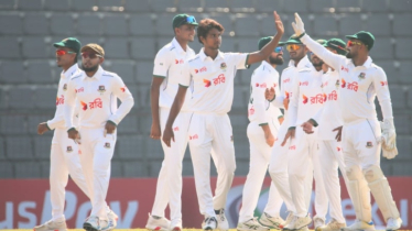 দ্বিতীয় দিনের শুরুতেই গুটিয়ে গেলো আয়ারল্যান্ড