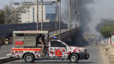 করাচিতে মার্কিন দূতাবাসের নিকট বিক্ষোভ, গুলিতে নিহত ৯