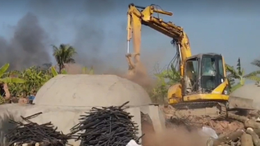 যশোরে ৭৪ অবৈধ কাঠের চুল্লি গুড়িয়ে দিয়েছে প্রশাসন