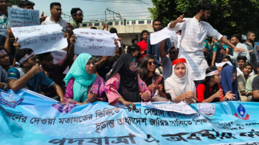 শিক্ষা ভবনের সামনে সরকারি সাত কলেজের শিক্ষার্থীদের বিক্ষোভ