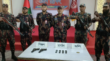 সীমান্ত থেকে ২টি বিদেশি পিস্তল, গুলি ও ম্যাগাজিন উদ্ধার