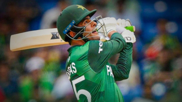 টানা ৬ ছক্কা মেরে পাকিস্তানকে জেতালেন আব্বাস