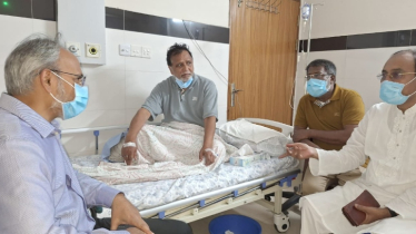 বীর মুক্তিযোদ্ধা আবদুস সালামকে দেখতে হাসপাতালে ডা. রফিক
