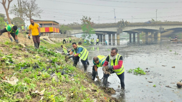 বিএনপির উদ্যোগে বদলে যাচ্ছে উত্তরার দীর্ঘদিনের অবহেলিত মরা খালের চিত্র বিএনপির উদ্যোগে বদলে যাচ্ছে উত্তরার দীর্ঘদিনের অবহেলিত মরা খালের চিত্র