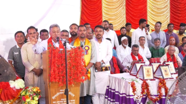 জাতীয় ঐক্যের মাধ্যমে দেশ গড়ার চিন্তা করছে বিএনপি: আমীর খসরু