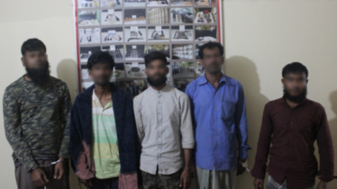 বাল্কহেডে মিললো সাড়ে ৫ কোটি টাকার ইয়াবা, আটক ৫