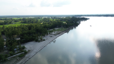 ধরলা নদী ফিরছে প্রাণে, ভাঙন কমায় স্বস্তিতে তীরবর্তী মানুষ