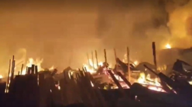 আগুনে ভস্ম হলো ৩৫ দোকানের কাঠ, মূল্যবান আসবাব!