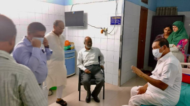 হাসপাতালে সাংবাদিক নেতা কাদের গনিকে দেখতে গেলেন মঈন খান