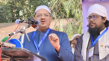 ছেলেদের সরিয়ে মেয়েদের সঙ্গে সেলফি তুলছেন জামায়াতের আমীর: চরমোনাই পীর