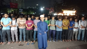 অন্তর্বর্তী সরকারের প্রতীকী ‘গায়েবানা জানাজা’ পড়লেন চুয়েট শিক্ষার্থীরা