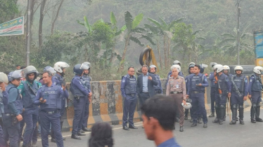 সীতাকুণ্ডের জঙ্গল সলিমপুরে যৌথ বাহিনীর অভিযান চলছে সীতাকুণ্ডের জঙ্গল সলিমপুরে যৌথ বাহিনীর অভিযান চলছে