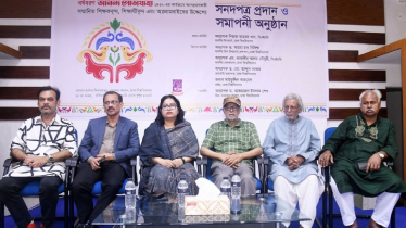 ঢাকা বিশ্ববিদ্যালয়ে ‘বর্ষবরণ আনন্দ শোভাযাত্রা’ কার্যক্রমে অংশগ্রহণকারীদের সনদপত্র প্রদান