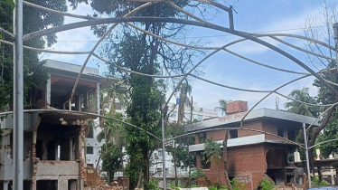 মিছিল নিয়ে ৩২-এ ফুল দিতে যাওয়ায় চারজন আটক, মামলা