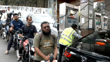 ছুটির দিনেও তেলের পাম্পে যানবাহনের দীর্ঘ সারি