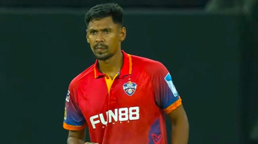 ১ ওভারে ৩ উইকেট নিয়ে ফের আলোচনায় মুস্তাফিজ