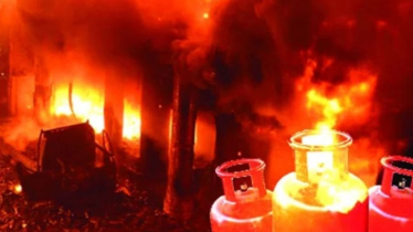 রাজধানীতে গ্যাস লিকেজ থেকে বিস্ফোরণ, একই পরিবারের ১০ জন দগ্ধ