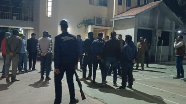 এবার বিচারকের বাসভবনে ককটেল নিক্ষেপ