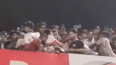 স্টেডিয়ামে জয় বাংলা স্লোগান, সংঘর্ষে আহত ১০ স্টেডিয়ামে জয় বাংলা স্লোগান, সংঘর্ষে আহত ১০