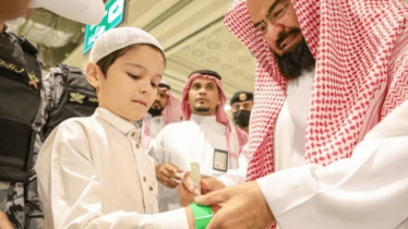 শিশুদের সুরক্ষায় গ্র্যান্ড মসজিদে চালু হলো বিশেষ ব্রেসলেট সেবা 