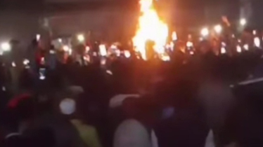 ধর্ম অবমাননার অভিযোগে যুবককে পিটিয়ে হত্যা, মরদেহে আগুন