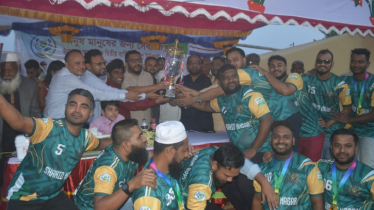 ‘মানুষ মানুষের জন্য সেবা সংস্থা’র’ উদ্যোগে দ্বিতীয় বার্ষিক ফুটবল টুর্নামেন্টের পুরস্কার বিতরণ