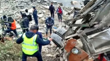 নেপালে নদীতে বাস উল্টে পড়ে নিহত ১৮