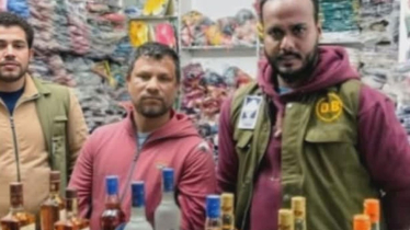 খেলনার দোকানে গোপনে বিক্রি হচ্ছিলো বিদেশি মদ খেলনার দোকানে গোপনে বিক্রি হচ্ছিলো বিদেশি মদ