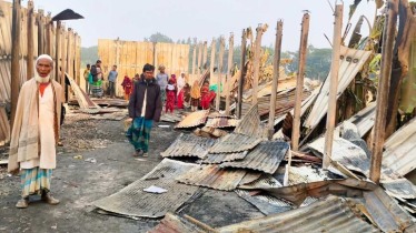 ১২ বছর বয়সী ছাত্রীকে নিয়ে পালালেন প্রধান শিক্ষক, মাদরাসা পুড়িয়ে দিলো এলাকাবাসী