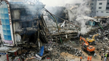 করাচির গুল প্লাজায় অগ্নিকাণ্ডে নিহতের সংখ্যা বেড়ে ৬১