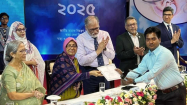 পঞ্চগড়ের এনডিসি পেলেন তামাক নিয়ন্ত্রণে জাতীয় সম্মাননা