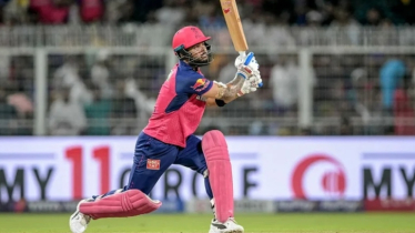 আইপিএলে টানা ছয় ছক্কা মারলেন পরাগ
