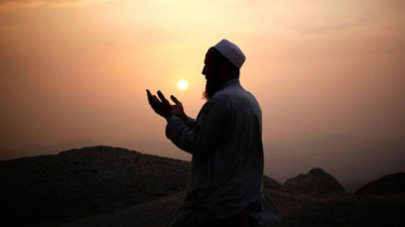 গুনাহ থেকে মুক্তি পেতে পড়বেন যে দোয়া 