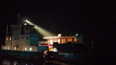 ঘন কুয়াশায় দৌলতদিয়া-পাটুরিয়া নৌরুটে ফেরি চলাচল বন্ধ